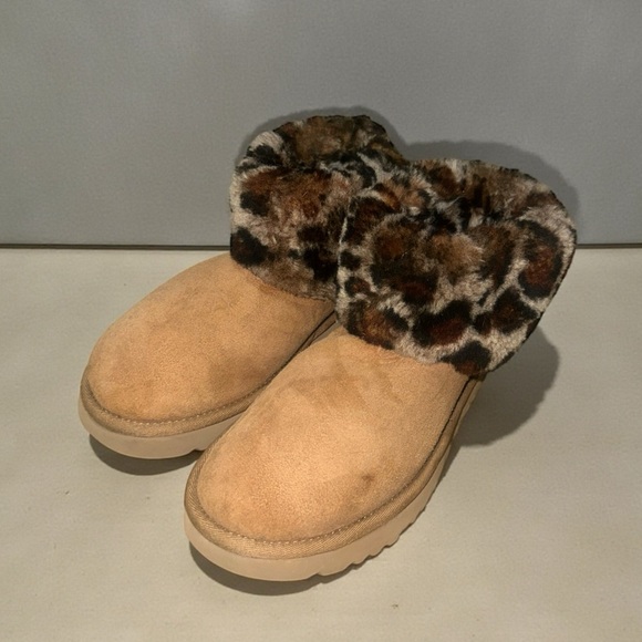 UGG Shoes - UGG Women's Mini Fluff Leopard Chestnut Suede Ankle Boots Size 7